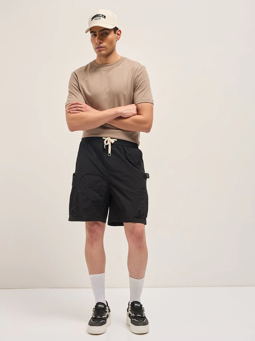 Men Black Polyester Regular Fit Knee-Length Utility Cargo Shorts - Image 4