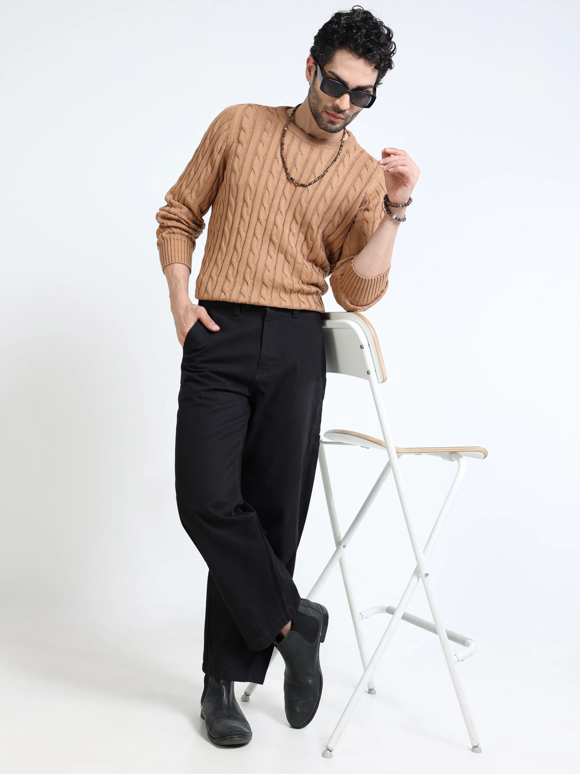 Men Black Mid Rise Pants - Image 2