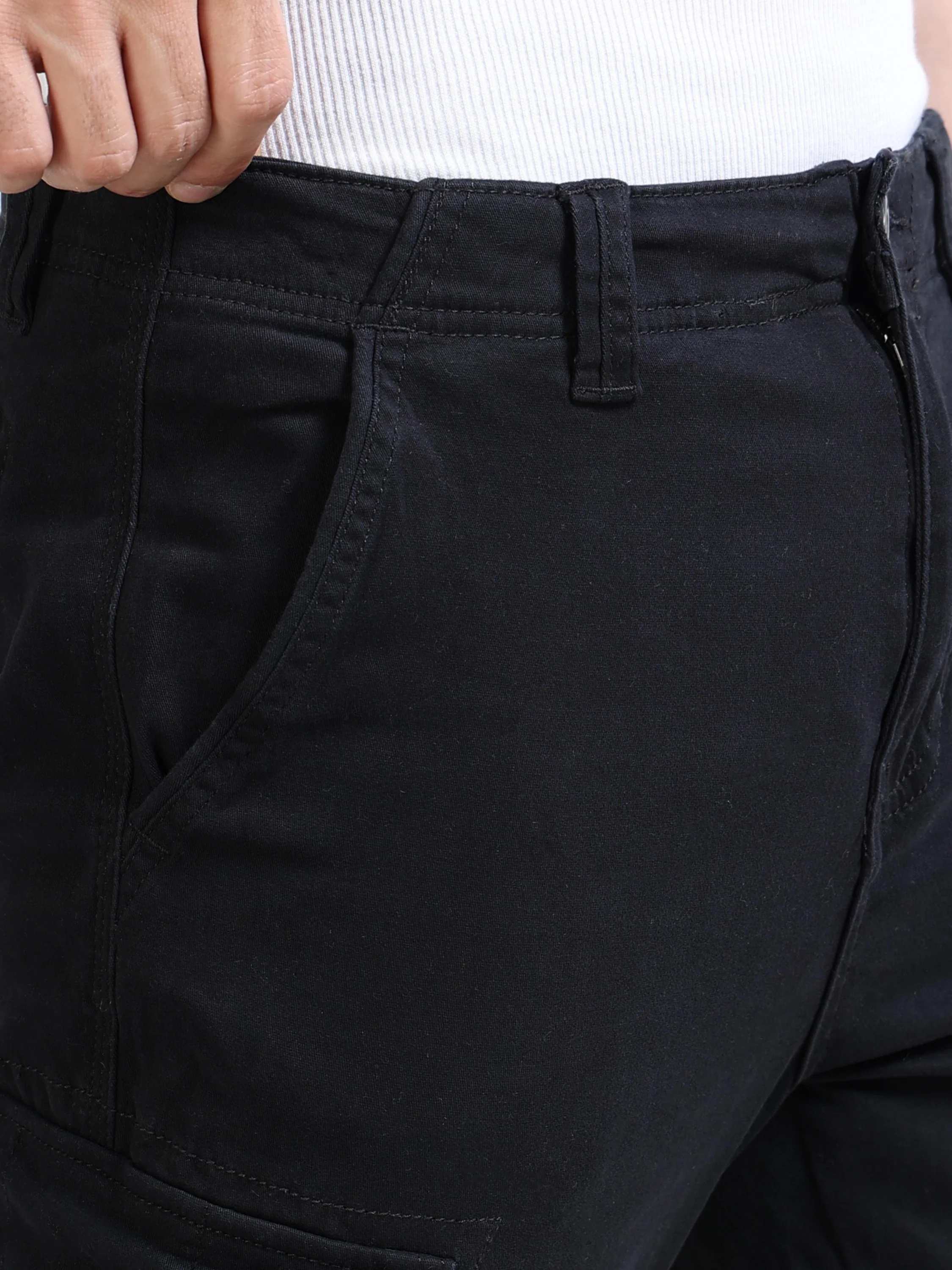 Men Black Mid Rise Cargo Pants - Image 4