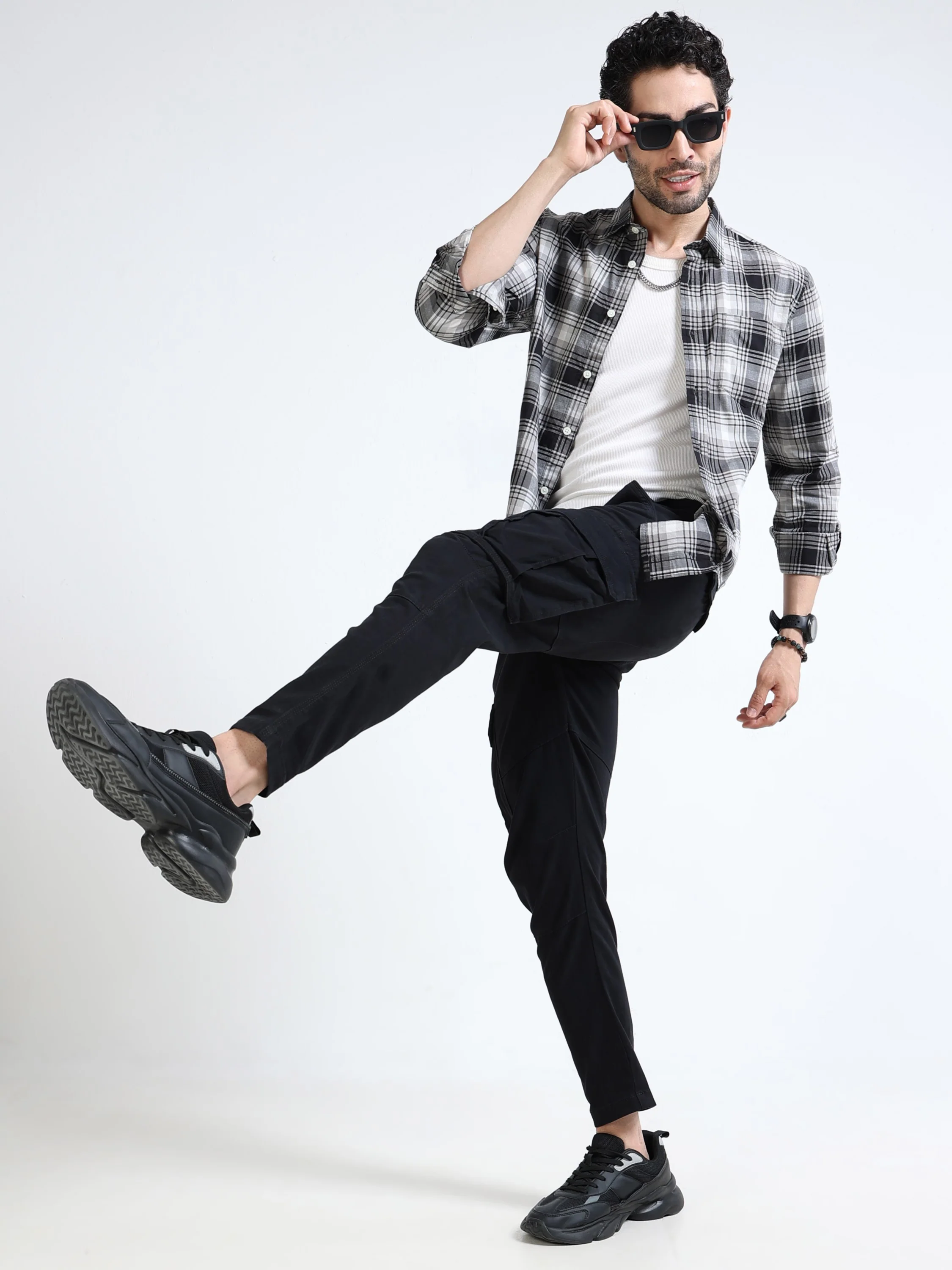 Men Black Mid Rise Cargo Pants - Image 7