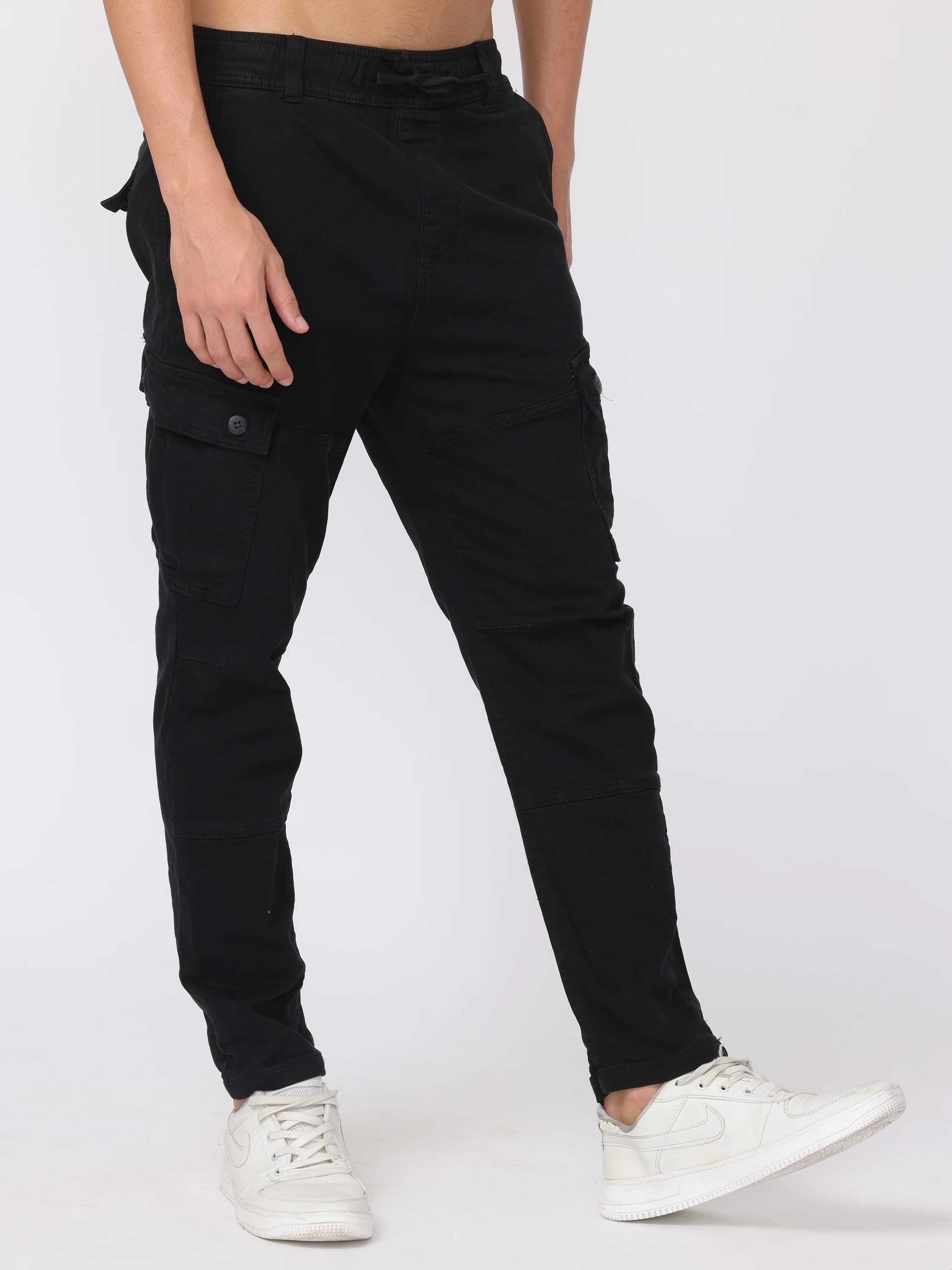 Men Black Relaxed Fit Cargo Pants - Image 5