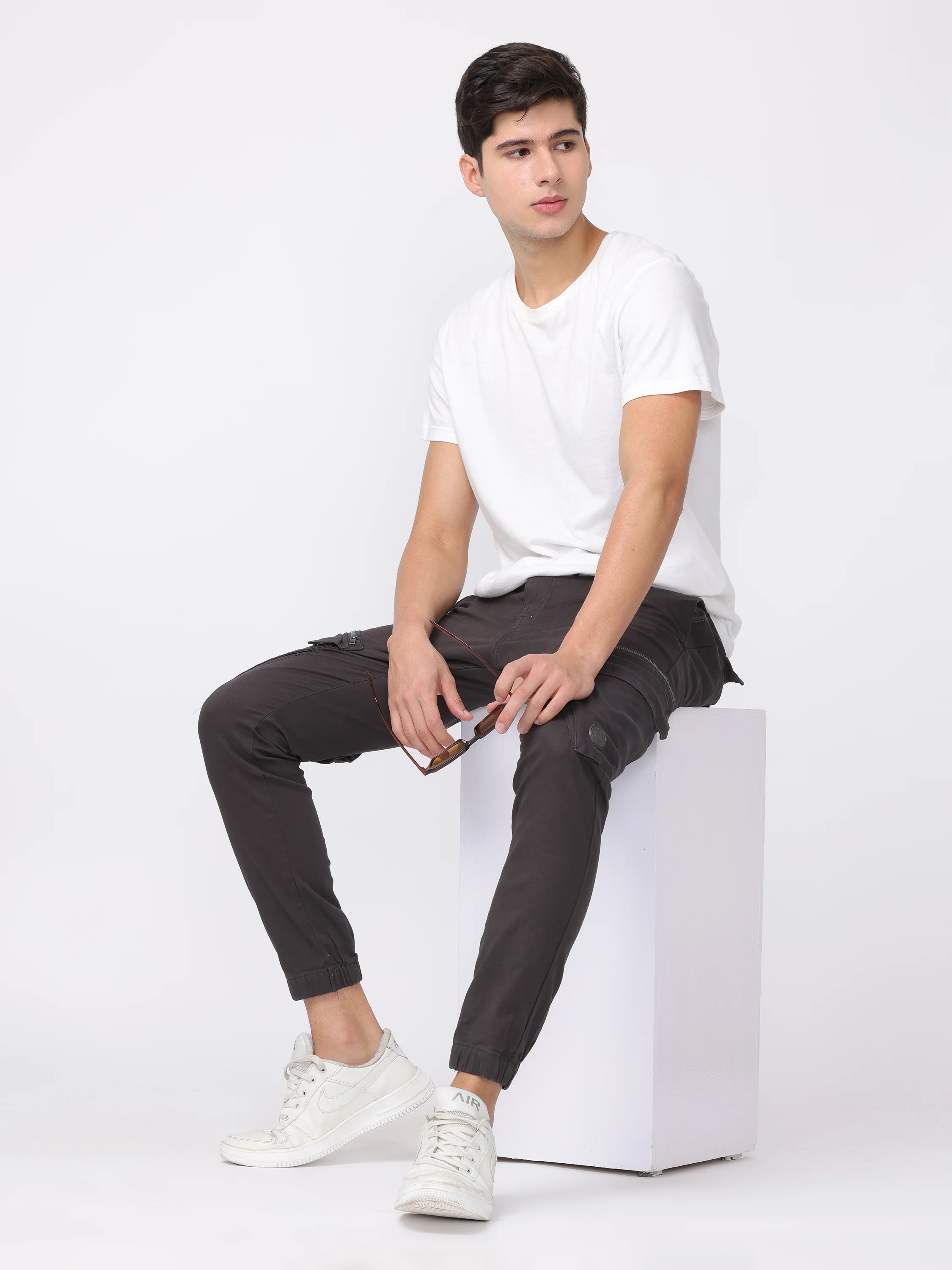 Men Black Slim Fit Cargo Pants - Image 2