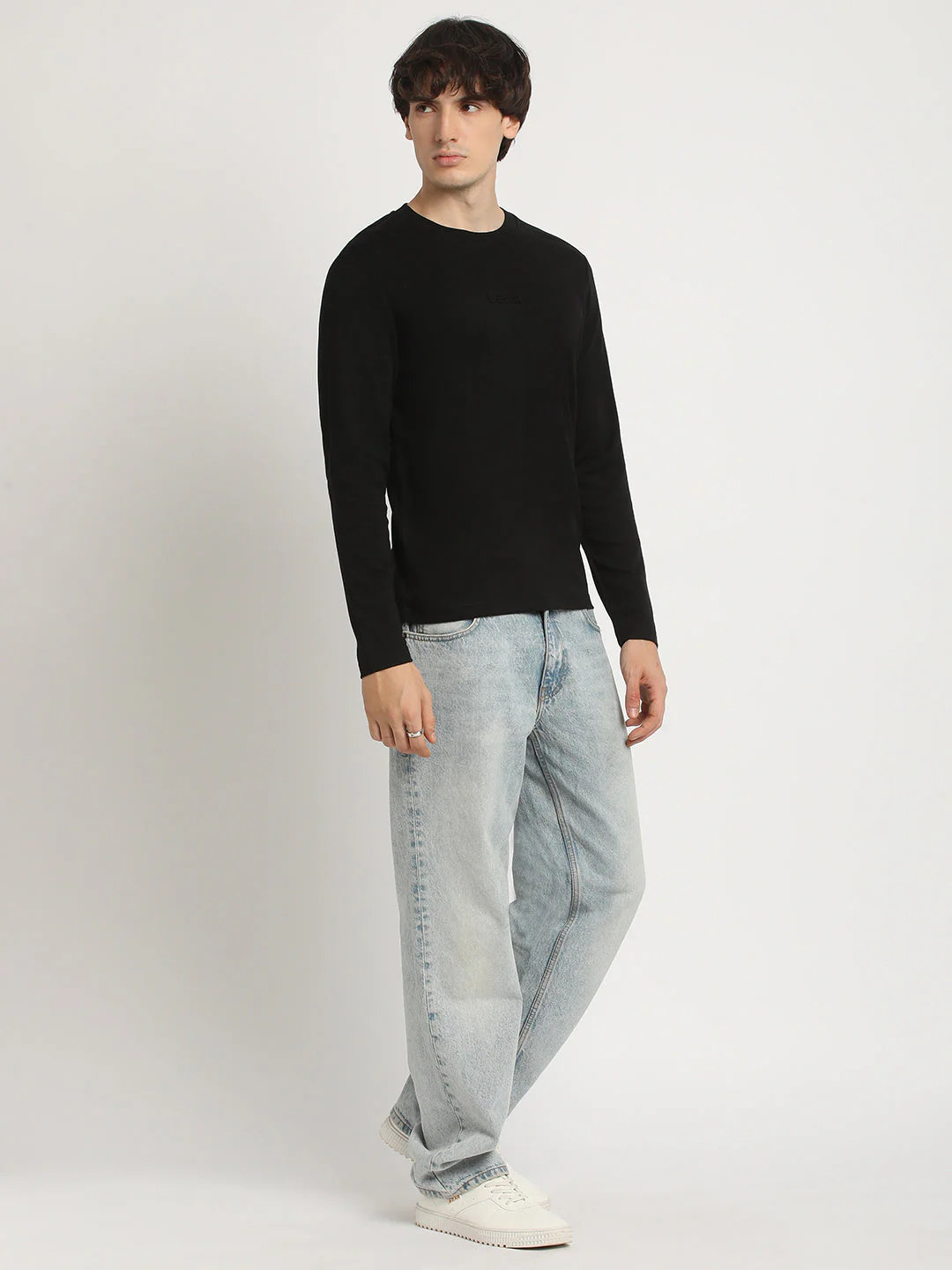 Men Black Regular Fit Round Neck T-Shirt - Image 5