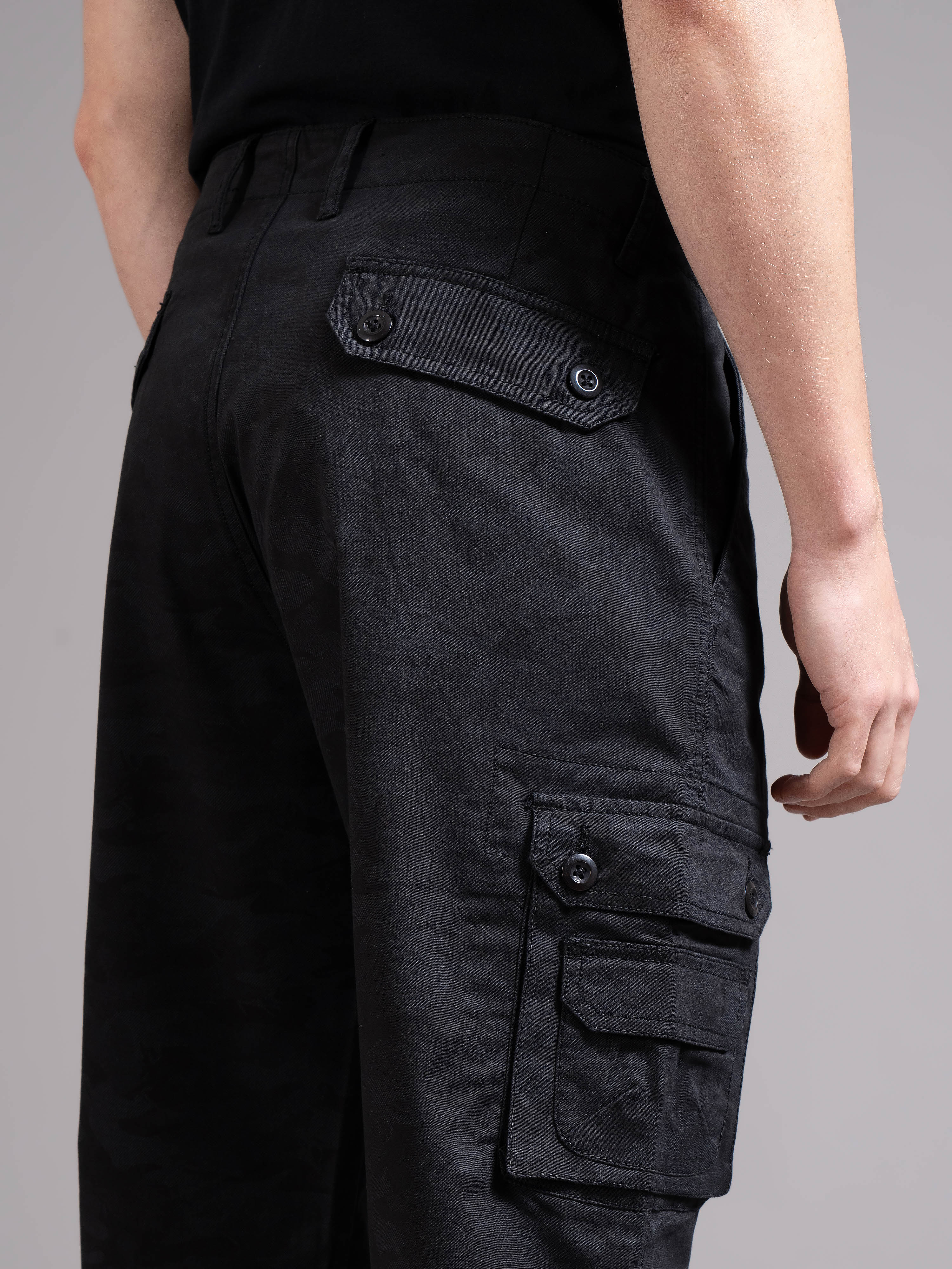 Men Black Relaxed Fit Cargo Trouser - Image 6