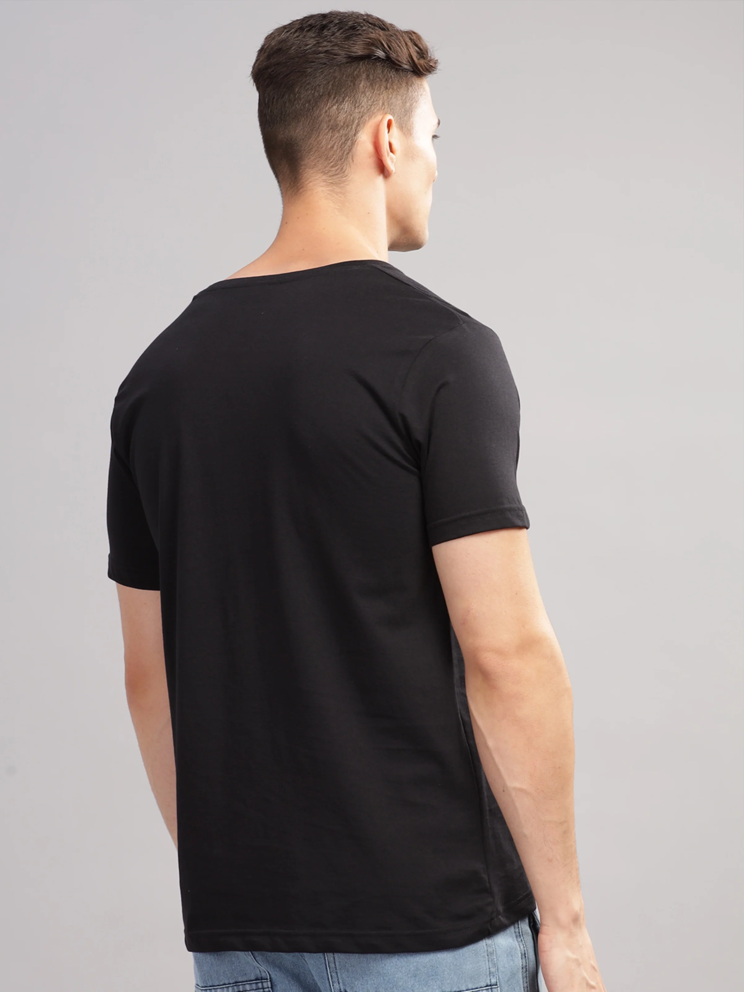 Men Black Round Neck T Shirt - Image 3