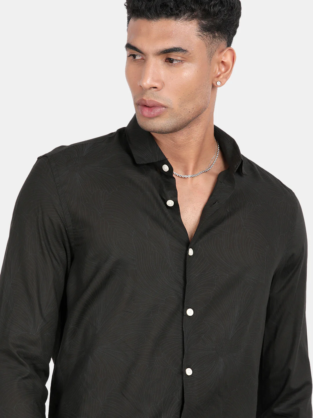 Men Black Slim Fit Spread Collar Full Sleeve Casual Shirt - Image 6