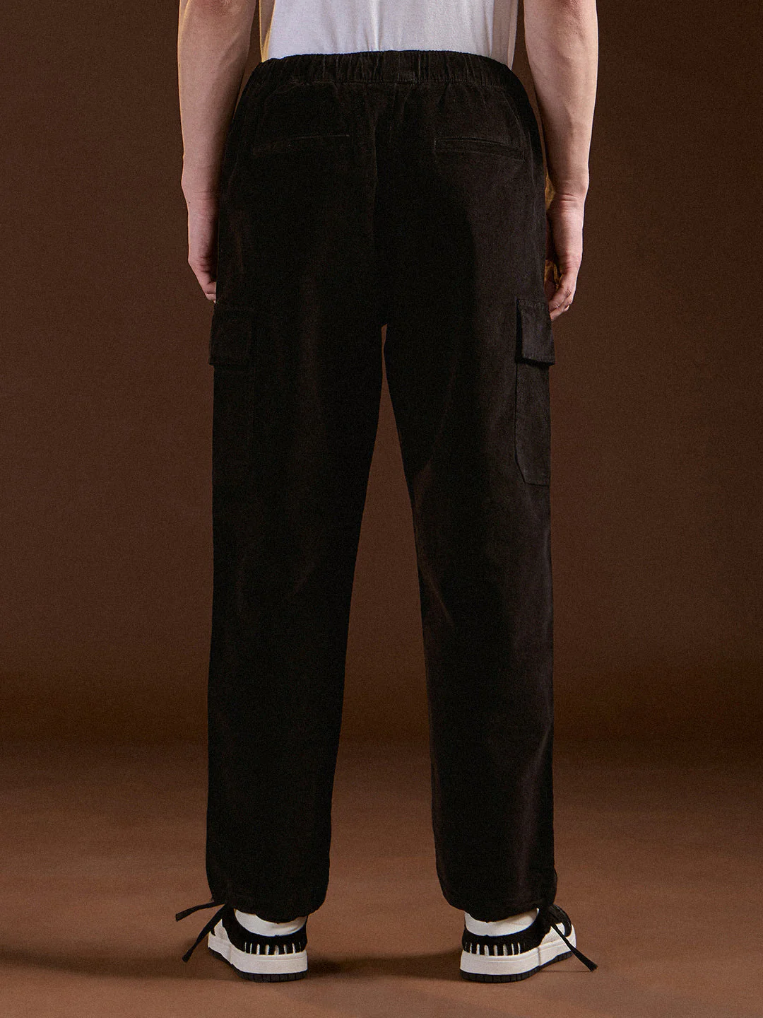 Men Black Solid Baggy Fit Stylish Corduroy Cargo Pant - Image 2
