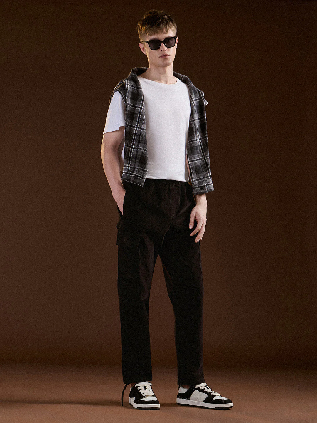 Men Black Solid Baggy Fit Stylish Corduroy Cargo Pant - Image 4