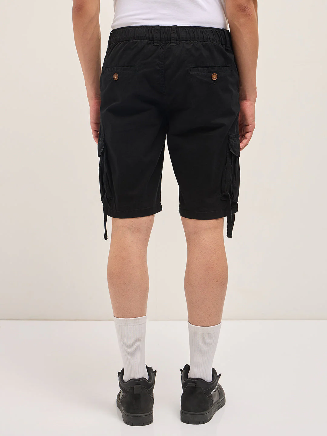Men Black Solid Cotton Cargo Shorts - Image 2