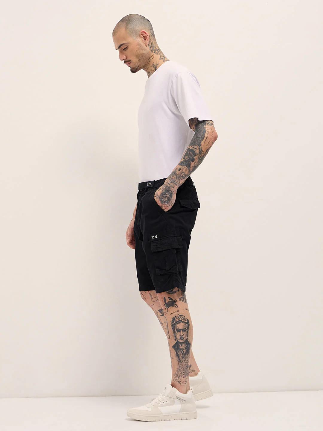 Men Black Solid Cotton Cargo Shorts - Image 3