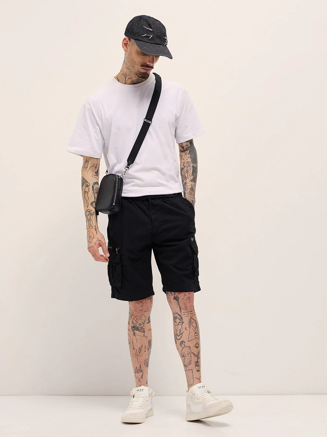 Men Black Solid Cotton Cargo Shorts - Image 4