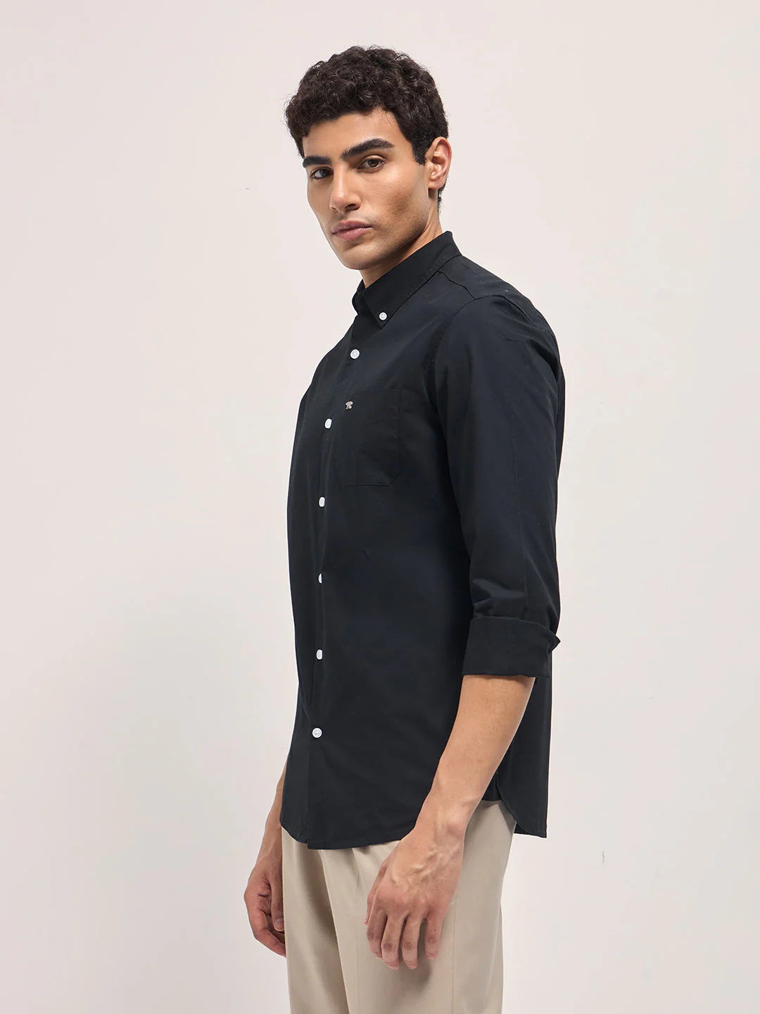 Men Black Solid Cotton Slim-Fit Casual Shirt - Image 3