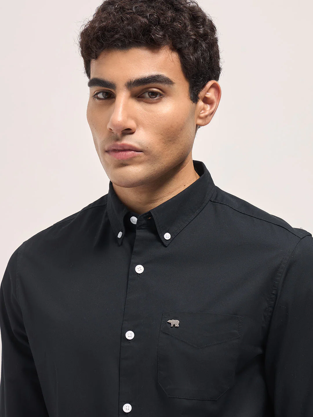 Men Black Solid Cotton Slim-Fit Casual Shirt - Image 4