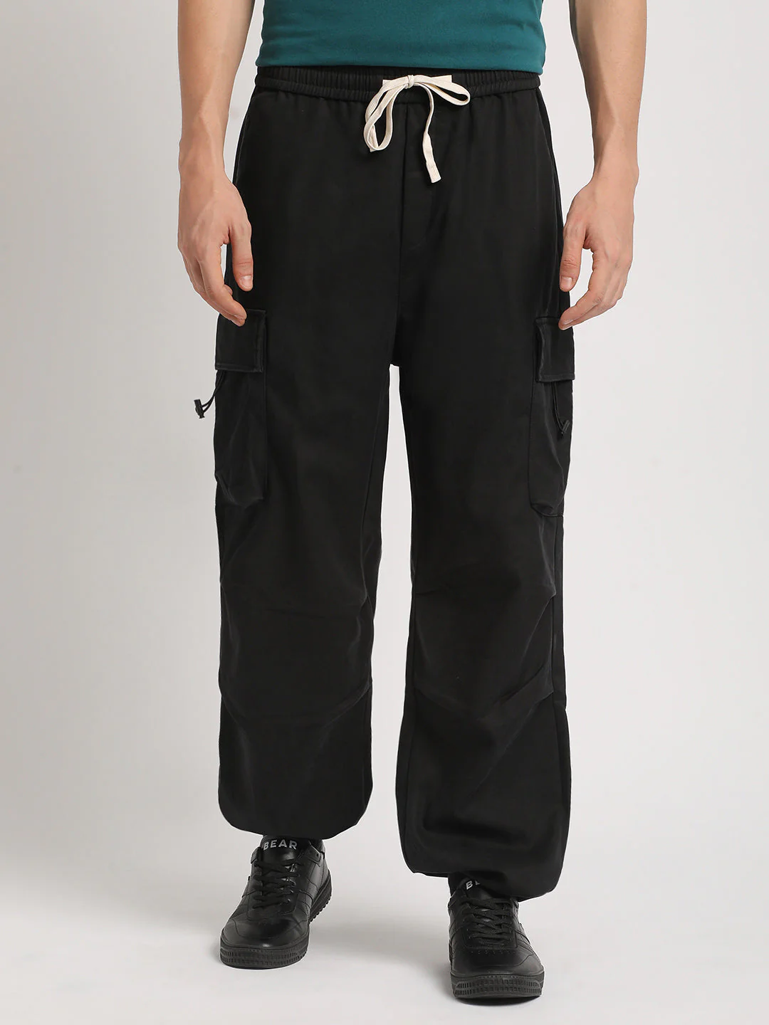 Men Black Solid Loose Fit Cargo - Image 2