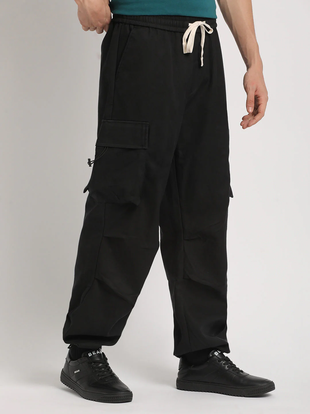 Men Black Solid Loose Fit Cargo - Image 3