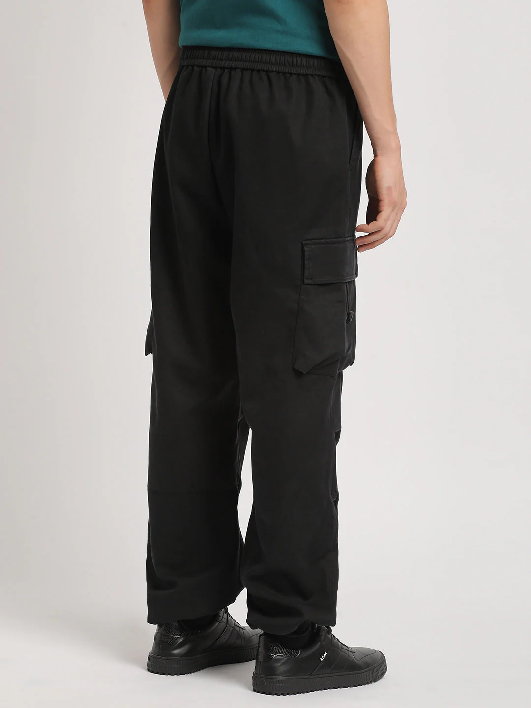 Men Black Solid Loose Fit Cargo - Image 4