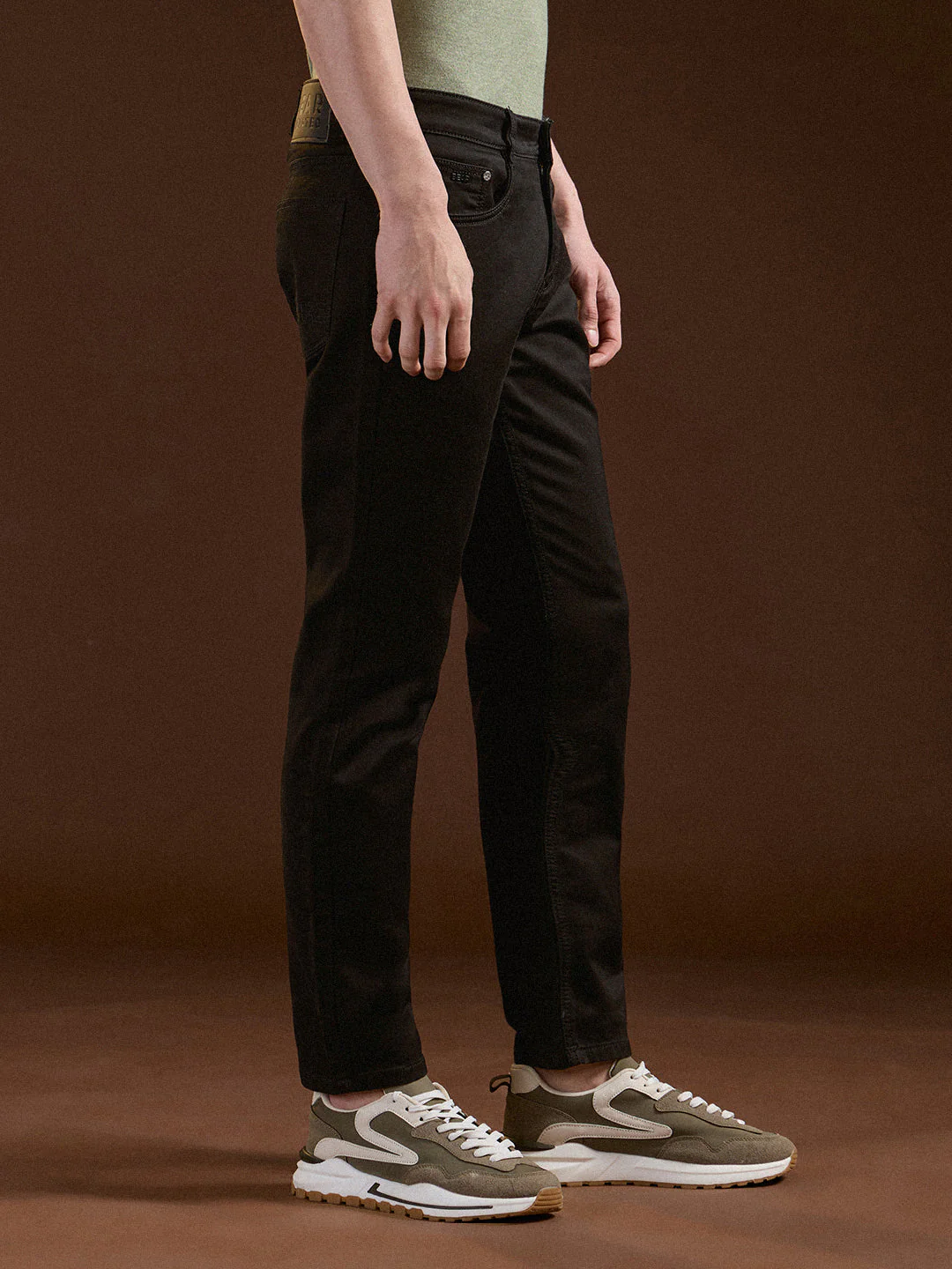 Men Black Solid Mid-Rise Slim Fit Jeans - Image 3