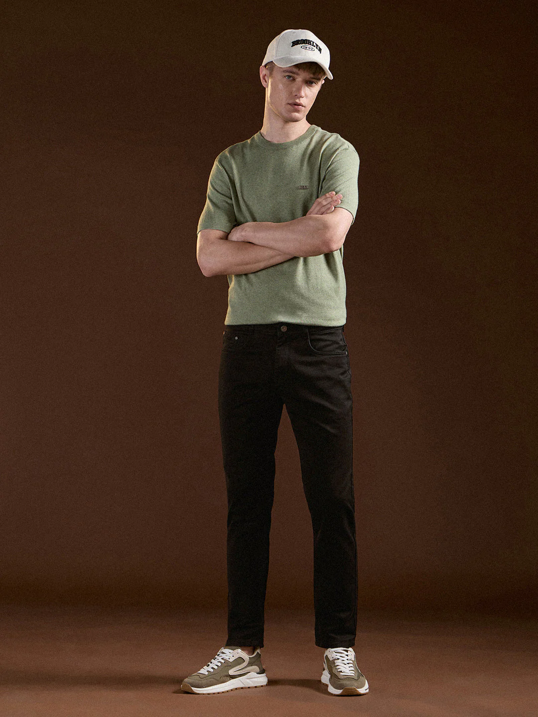 Men Black Solid Mid-Rise Slim Fit Jeans - Image 4