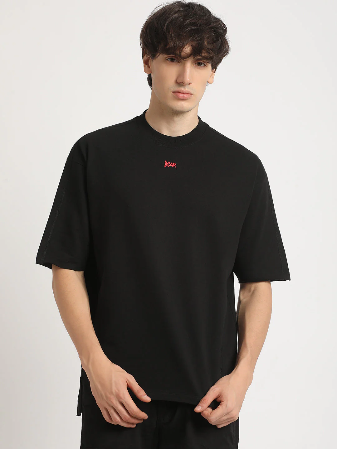 Men Black Solid Oversized Fit Round Neck T-shirt - Image 2