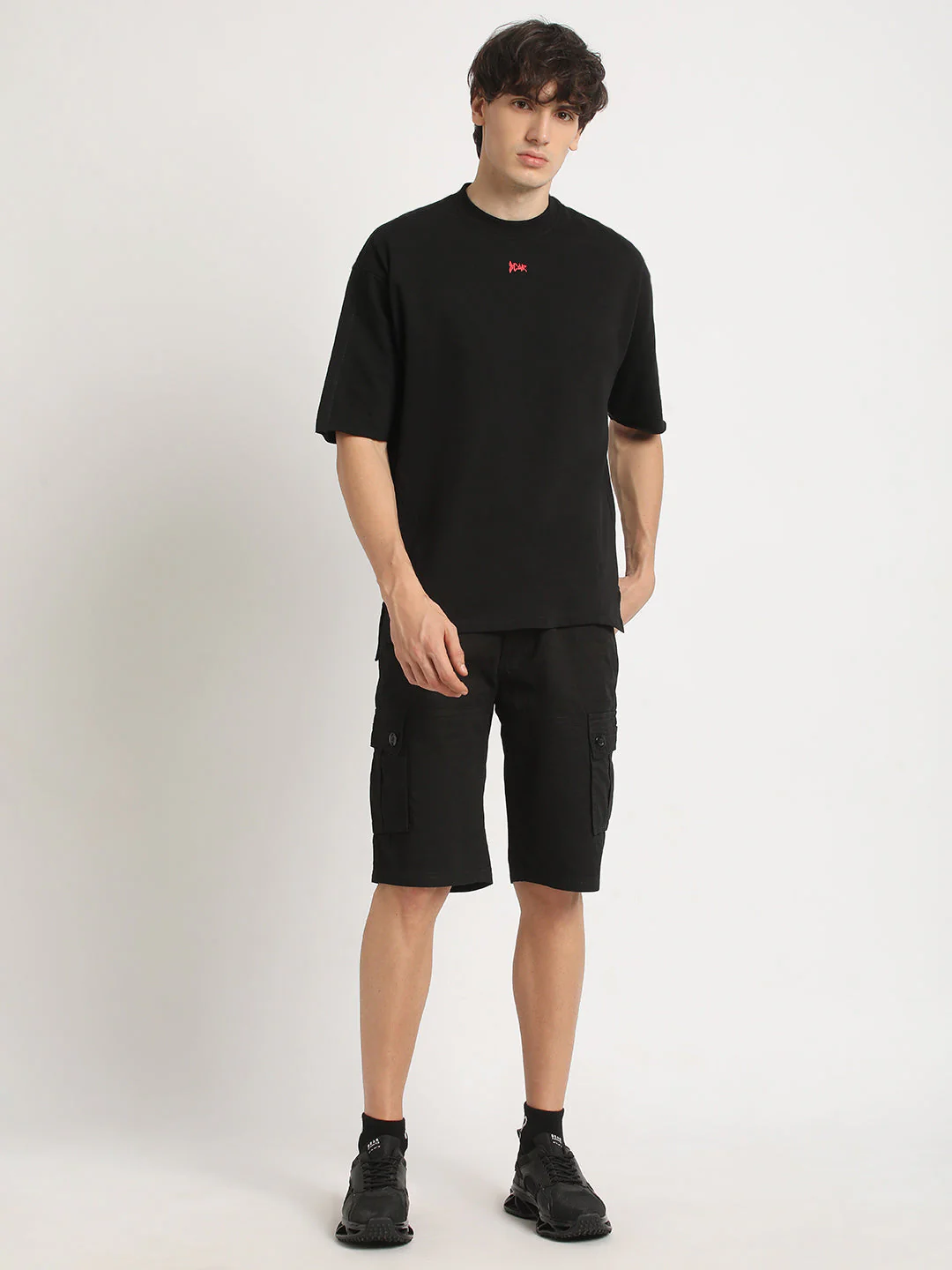 Men Black Solid Oversized Fit Round Neck T-shirt - Image 5