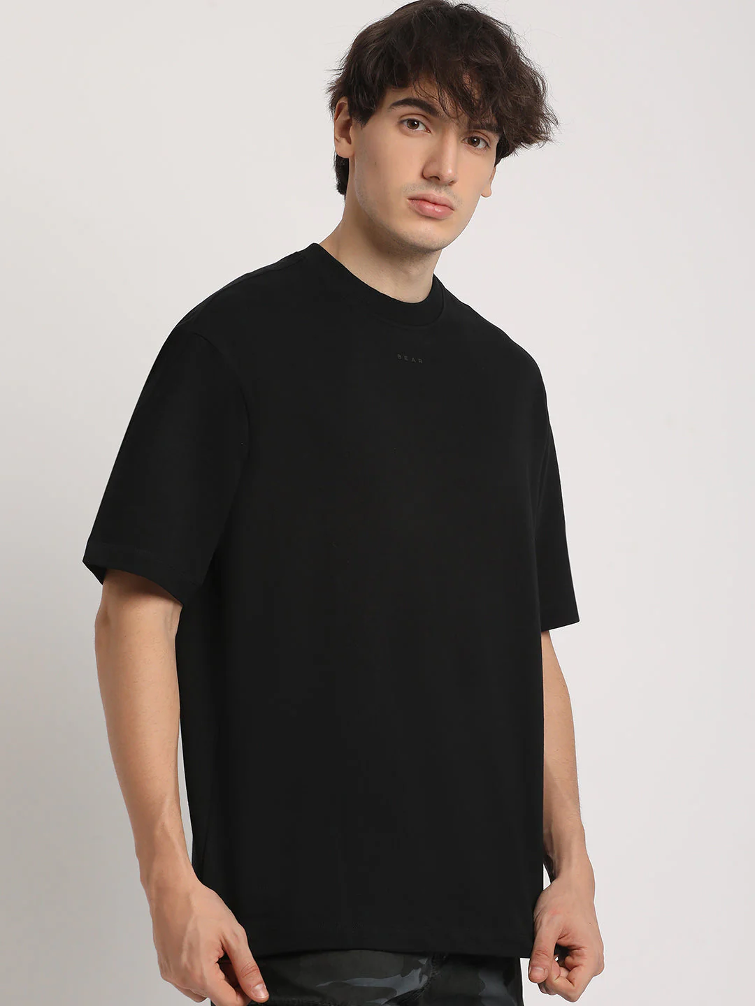Men Black Solid Oversized Fit Round Neck Tshirt Shop - Image 3