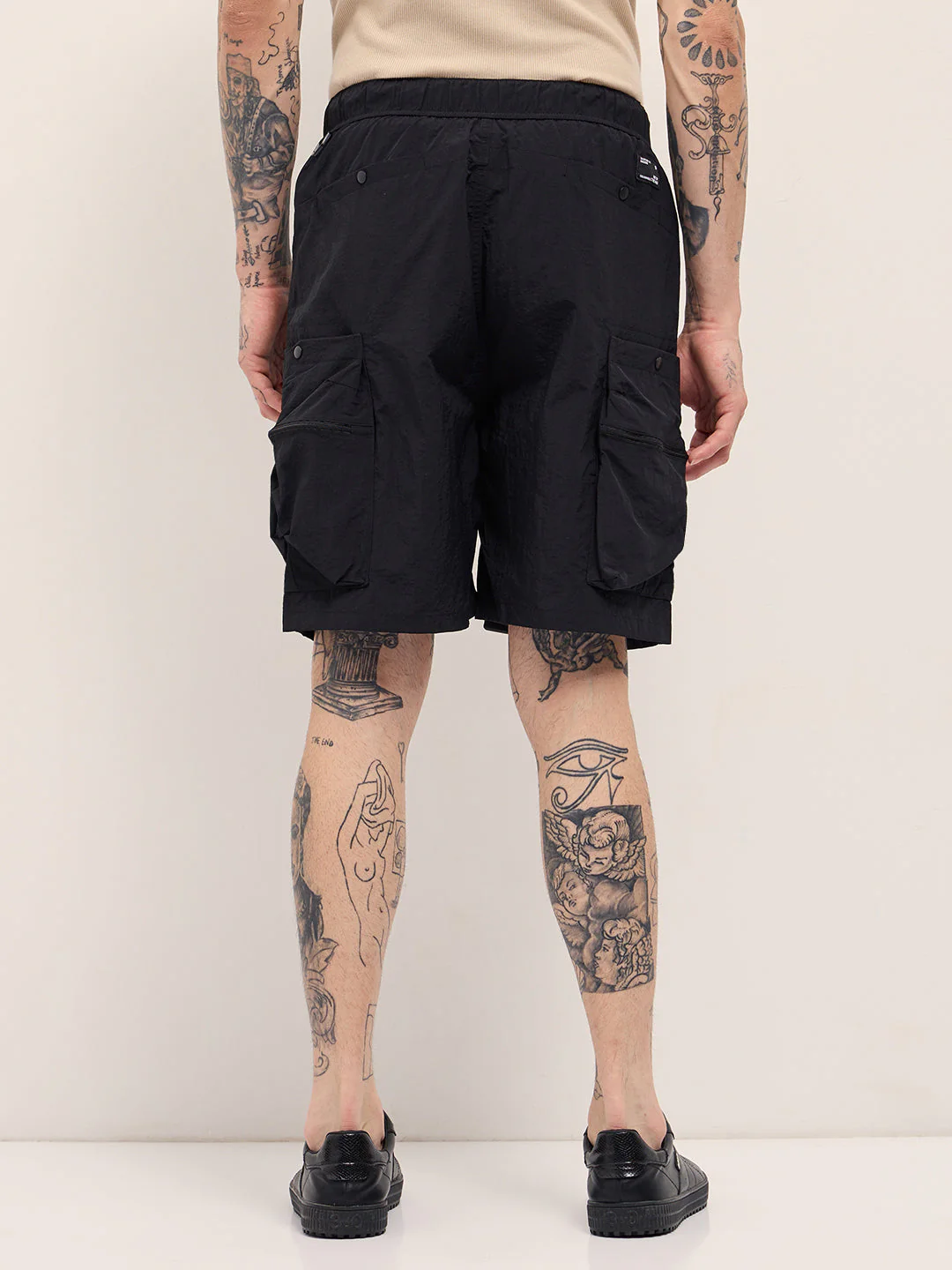 Men Black Solid Polyester Cargo Shorts - Image 2