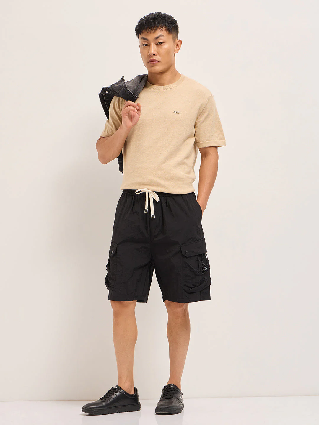 Men Black Solid Polyester Regular Fit Knee-Length Cargo Shorts - Image 4