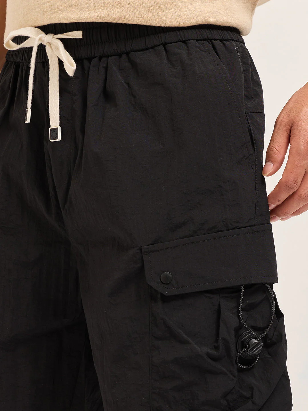 Men Black Solid Polyester Regular Fit Knee-Length Cargo Shorts - Image 5