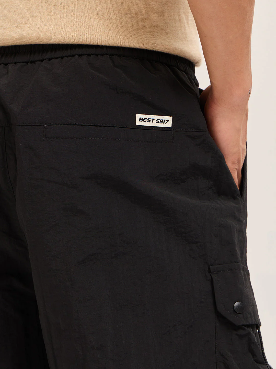 Men Black Solid Polyester Regular Fit Knee-Length Cargo Shorts - Image 6