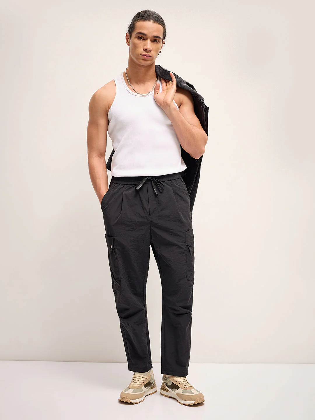 Men Black Solid Regular Fit Cargo Pant - Image 4