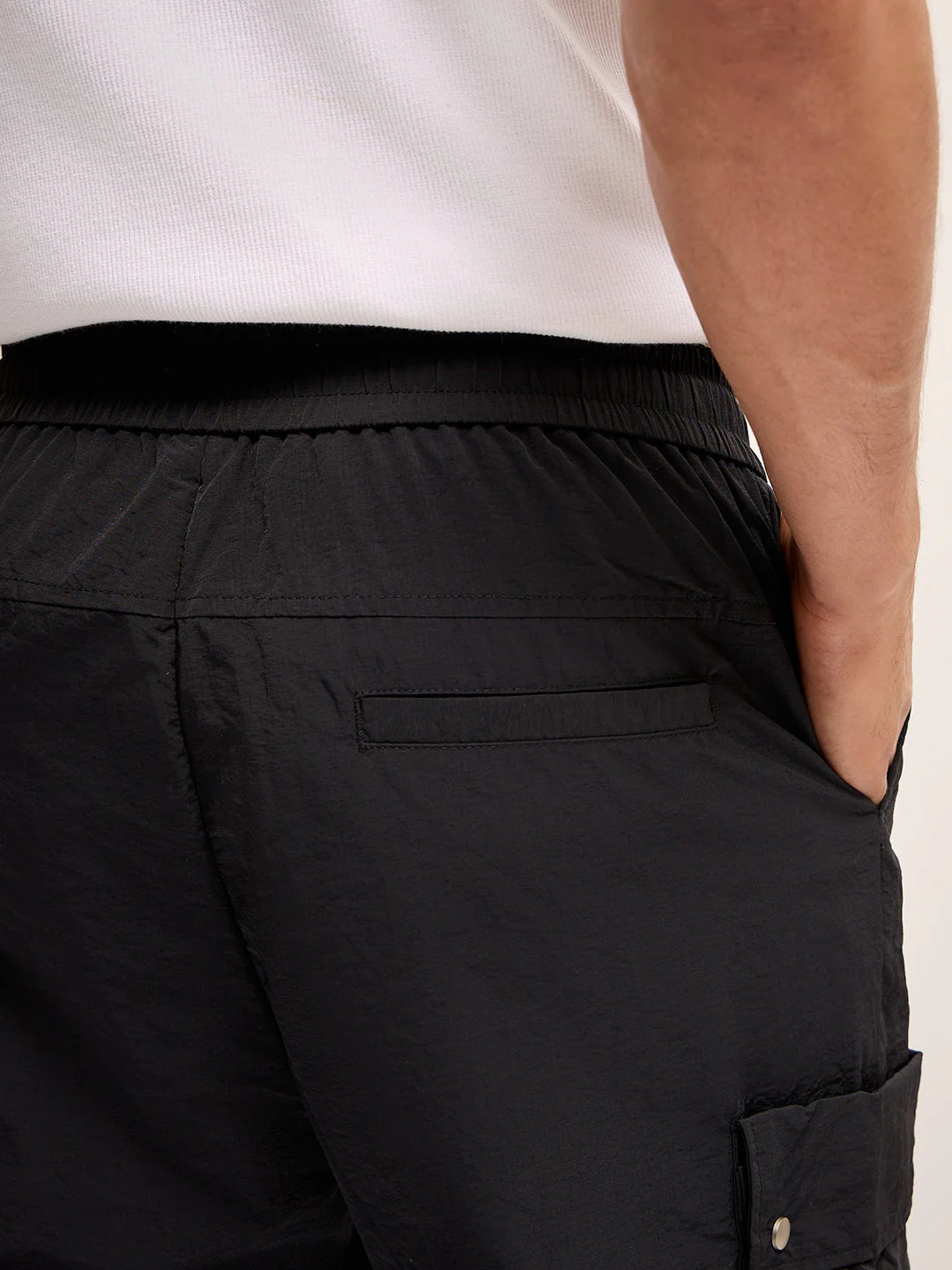 Men Black Solid Regular Fit Cargo Pant - Image 6