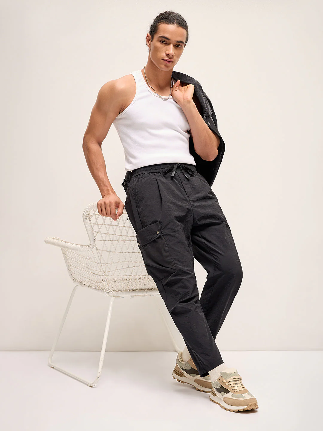 Men Black Solid Regular Fit Cargo Pant - Image 7