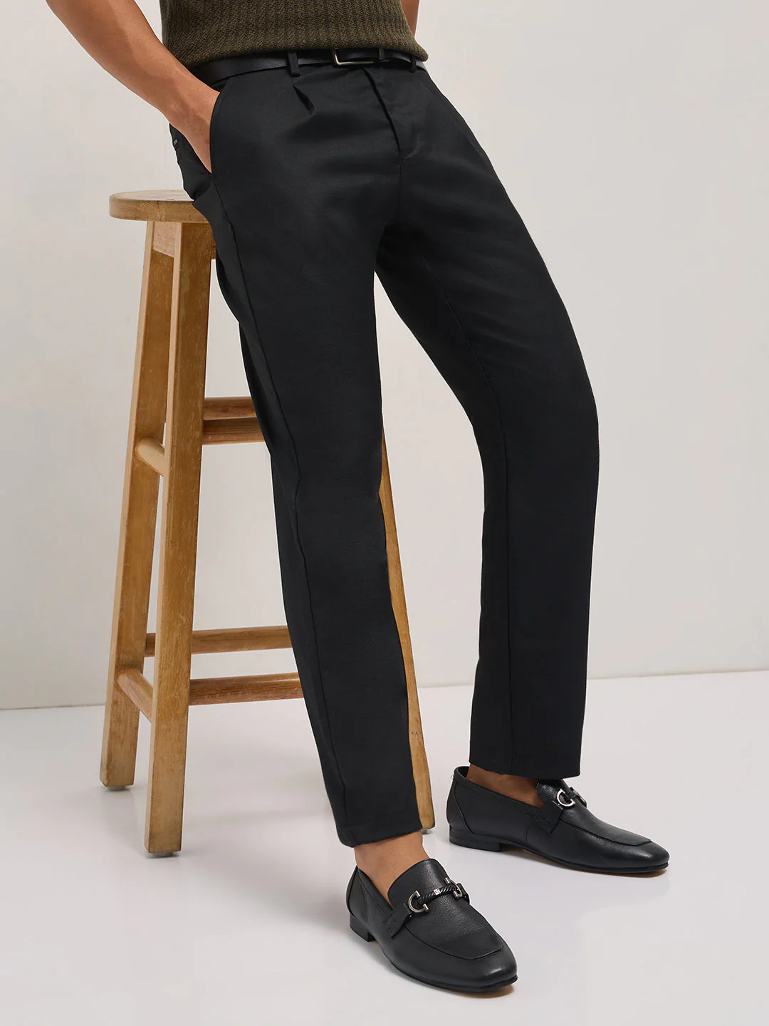 Men Black Solid Regular Fit Formal Trouser