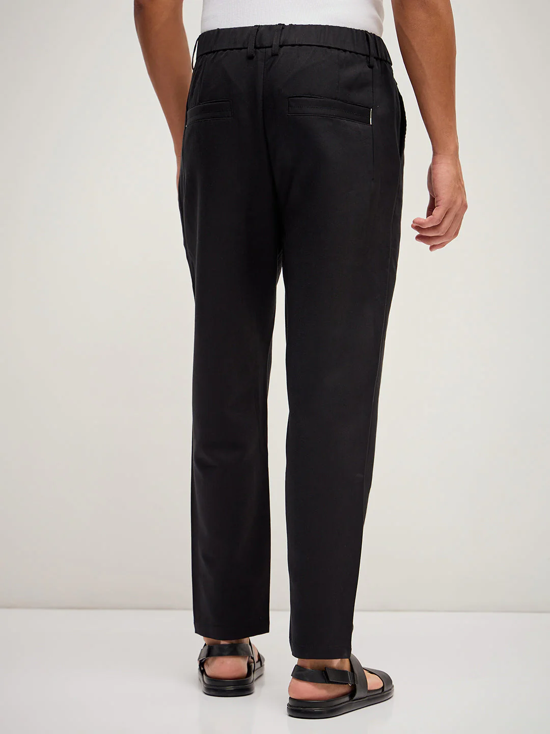 Men Black Solid Regular Fit Mid-Rise Casual Pant - Image 2