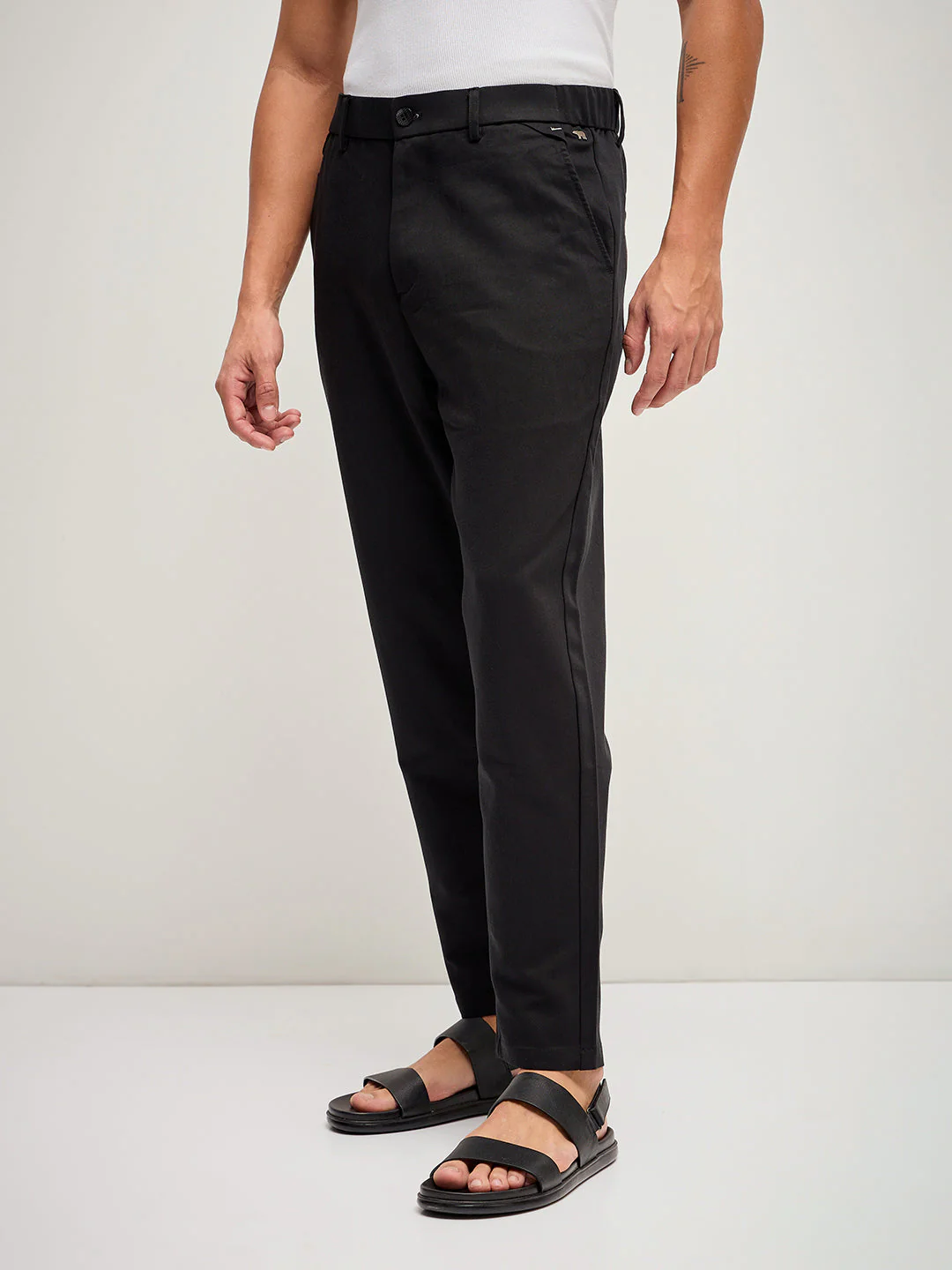 Men Black Solid Regular Fit Mid-Rise Casual Pant - Image 3