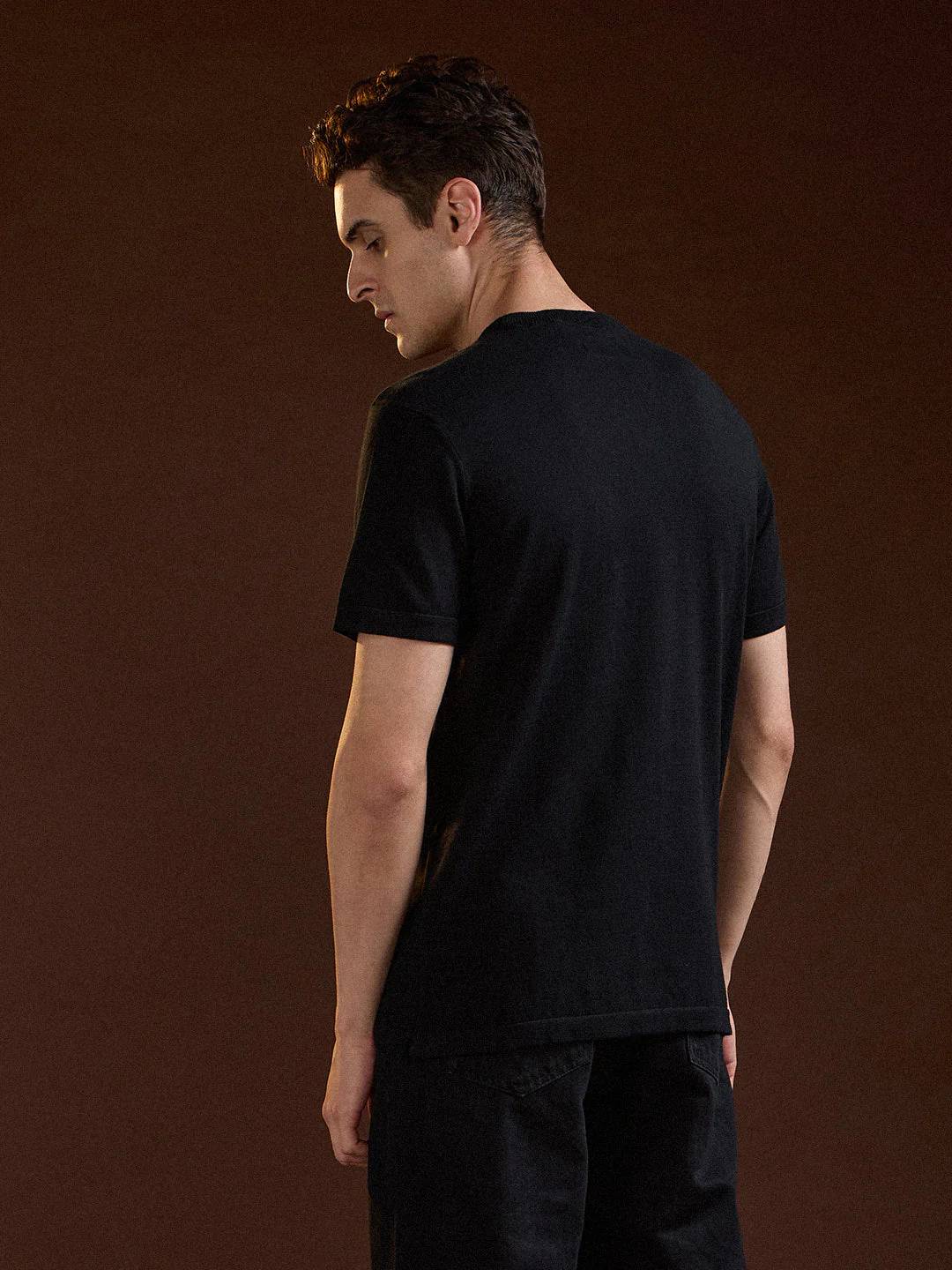 Men Black Solid Regular Fit Ribbed Crew Neck T-shirt - Image 2