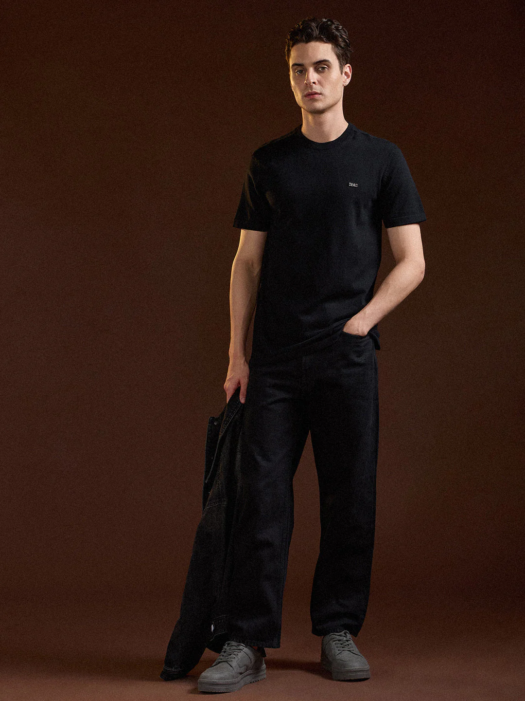 Men Black Solid Regular Fit Ribbed Crew Neck T-shirt - Image 4