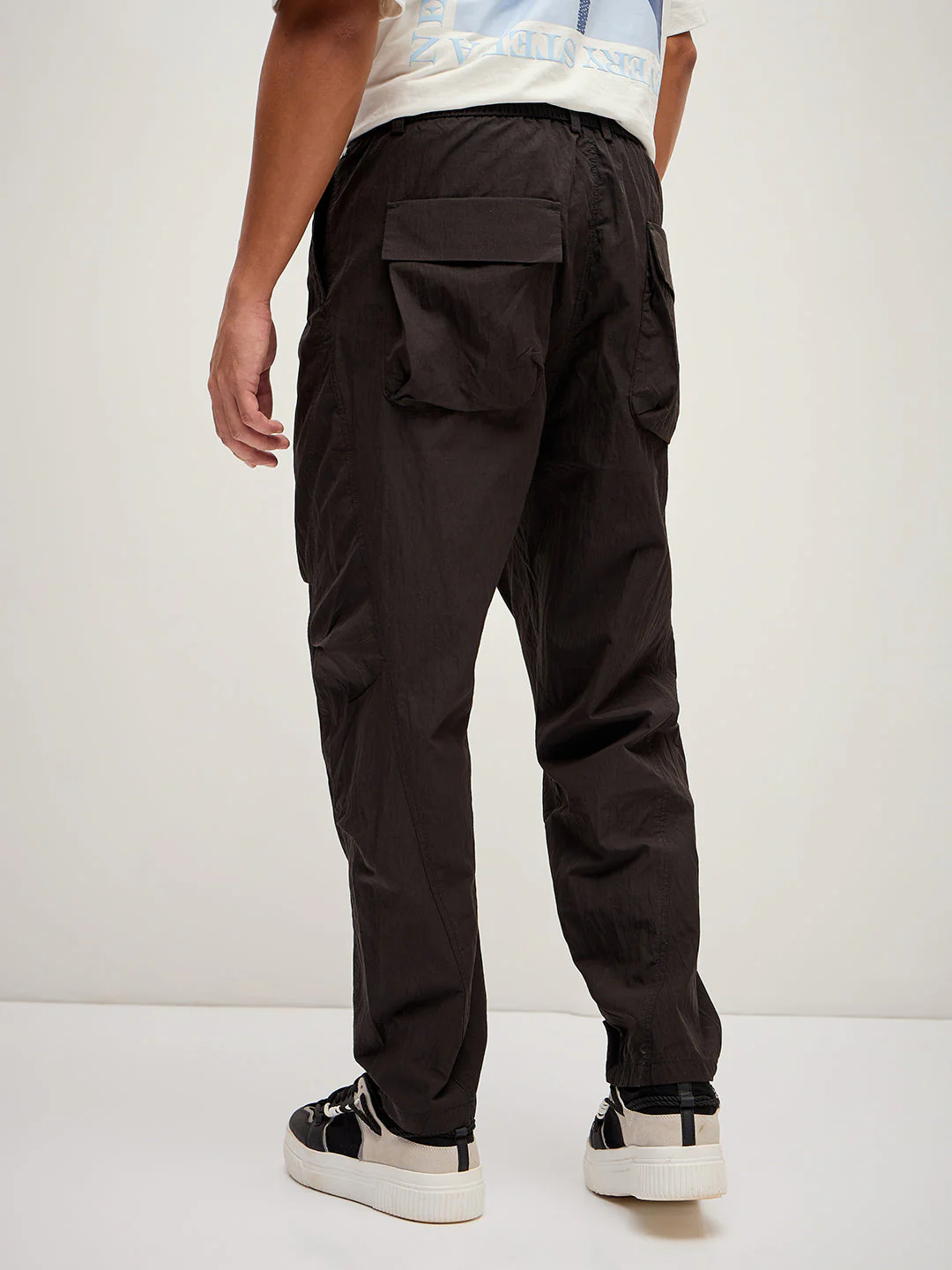 Men Black Solid Relax Fit Mid-Rise Trouser - Image 2