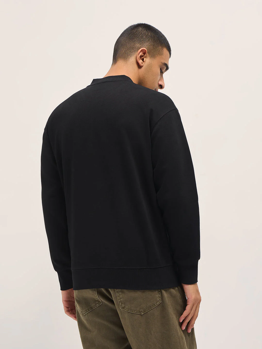 Men Black Solid Relaxed Fit Henley Neck T-Shirt - Image 2
