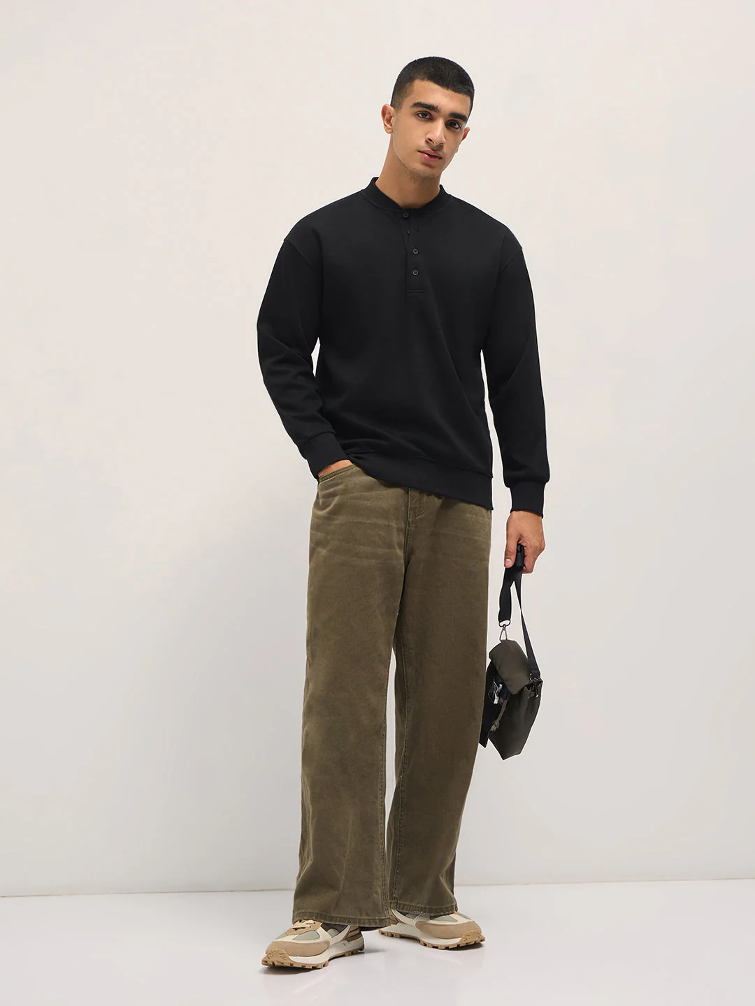 Men Black Solid Relaxed Fit Henley Neck T-Shirt - Image 4