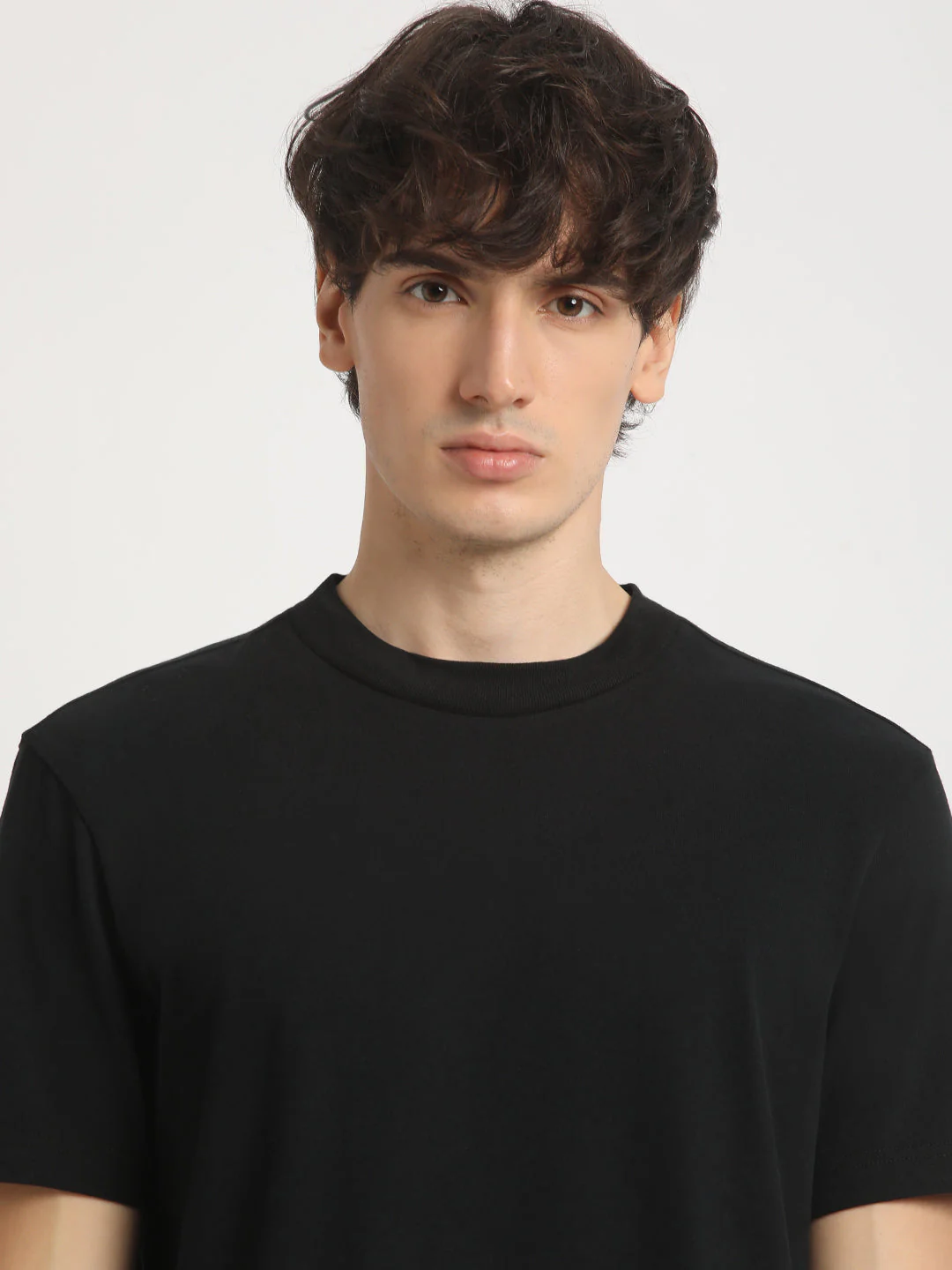 Men Black Solid Relaxed Fit Round Neck T Shirt | The Bear House - Image 6