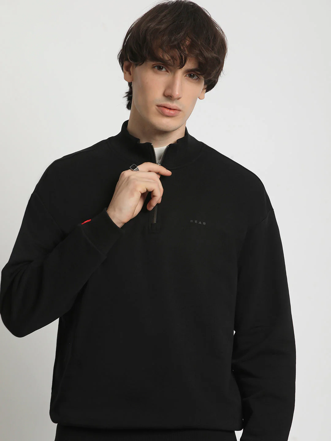 Men Black Solid Relaxed Fit Sweatshirt