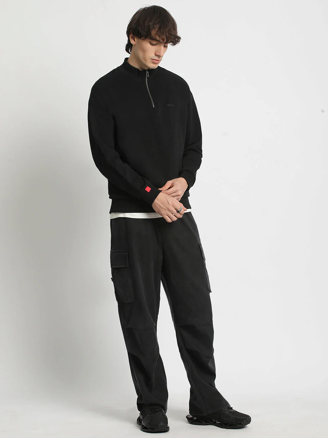 Men Black Solid Relaxed Fit Sweatshirt - Image 5
