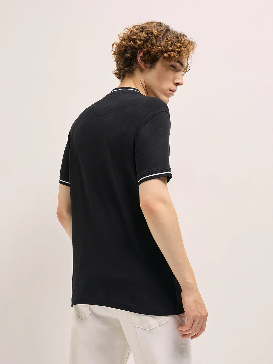 Men Black Solid Ribbed Collar - Image 2