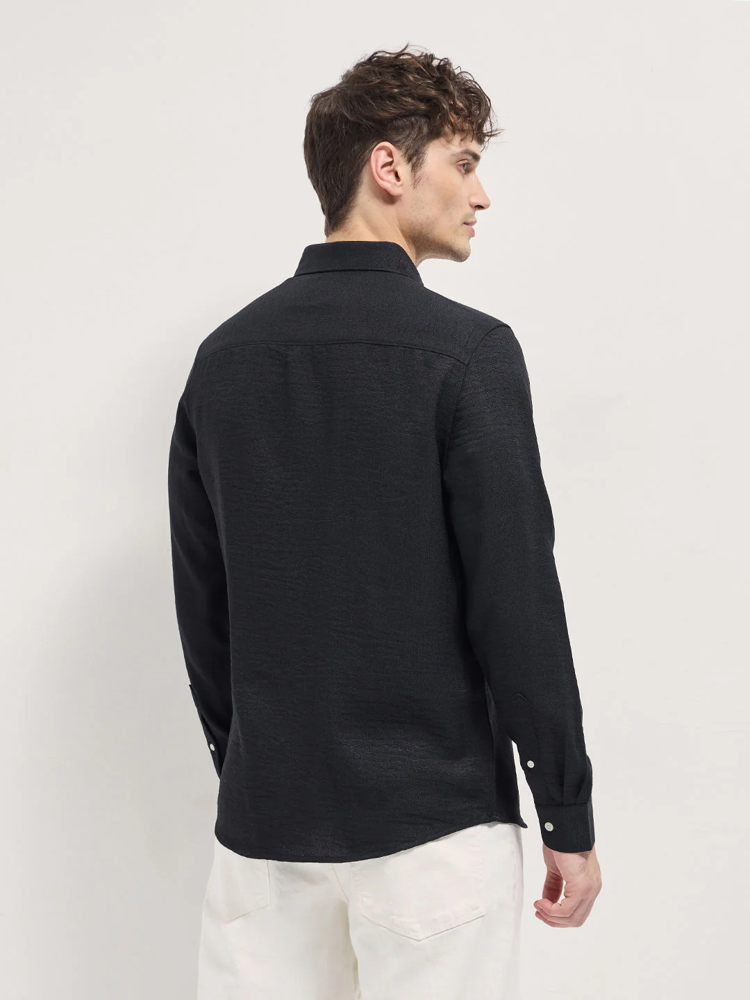 Men Black Solid Seersucker Effect Slim Fit Casual Shirt - Image 2
