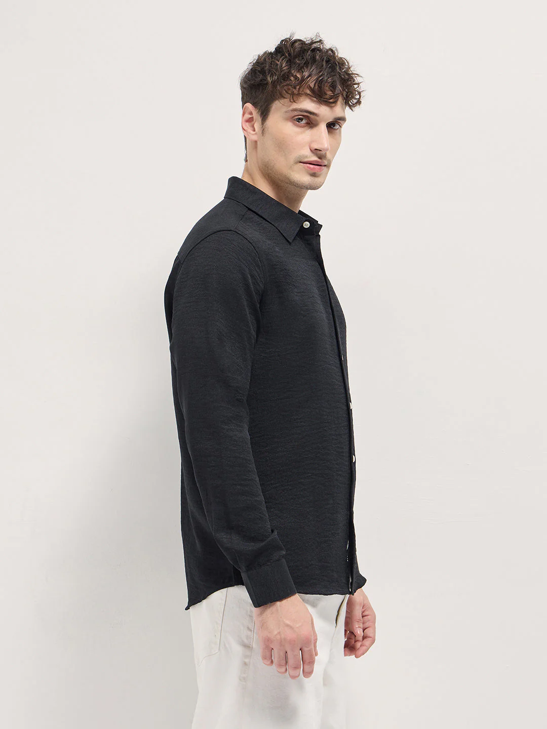 Men Black Solid Seersucker Effect Slim Fit Casual Shirt - Image 3