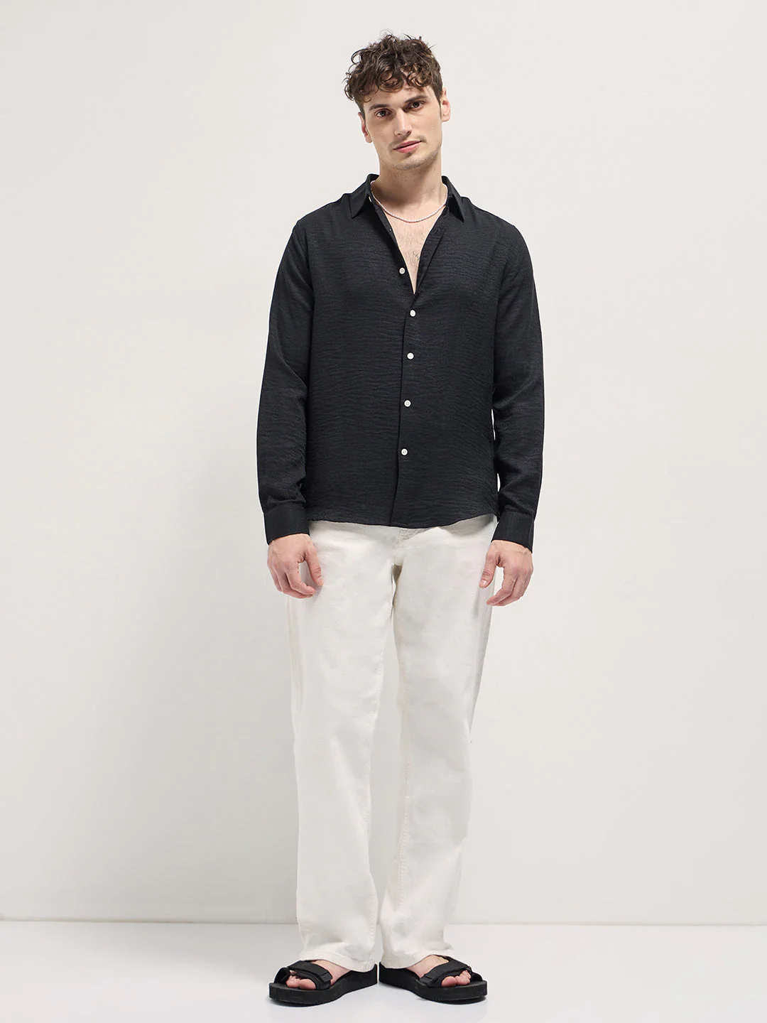 Men Black Solid Seersucker Effect Slim Fit Casual Shirt - Image 4