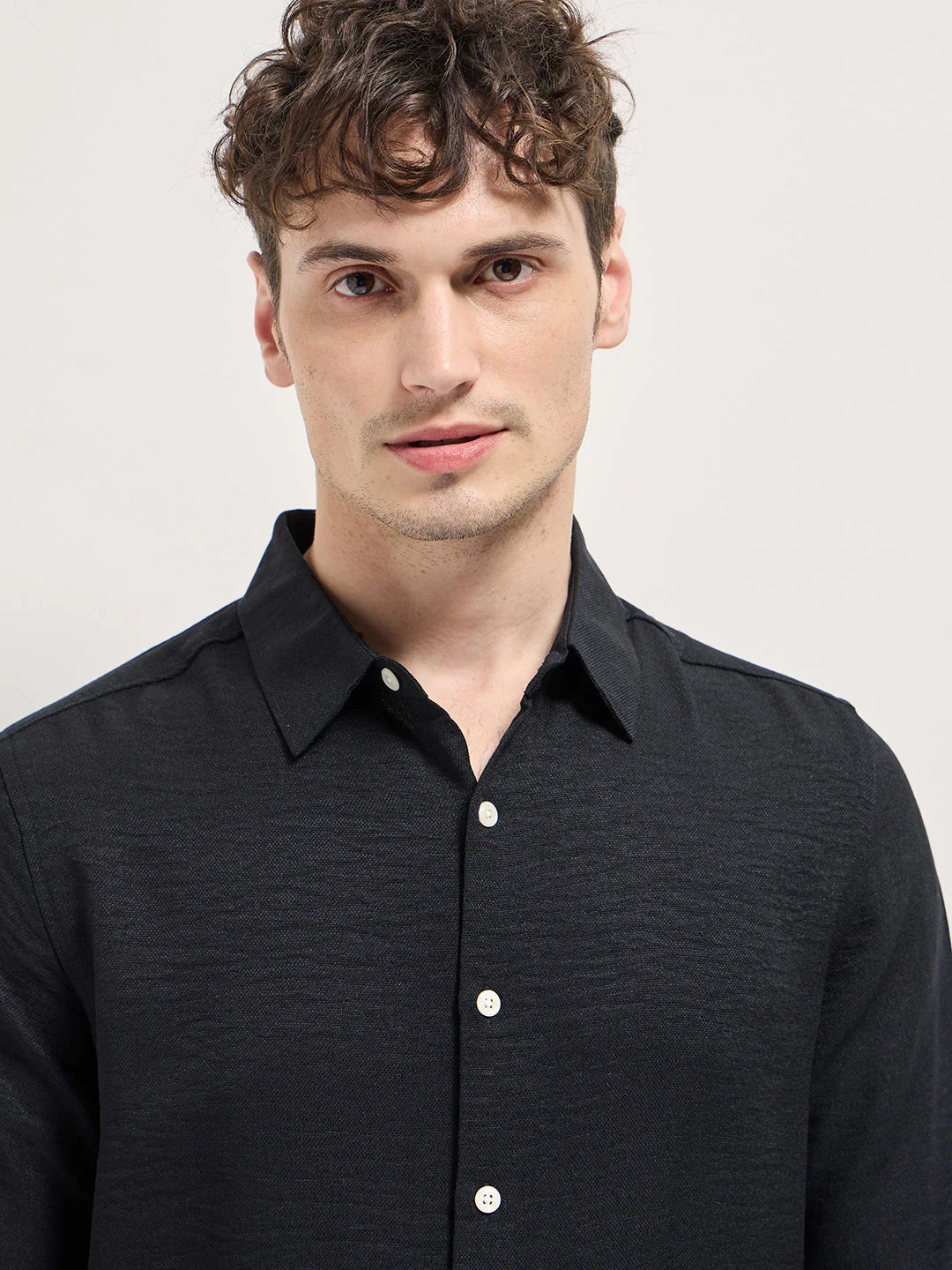 Men Black Solid Seersucker Effect Slim Fit Casual Shirt - Image 5