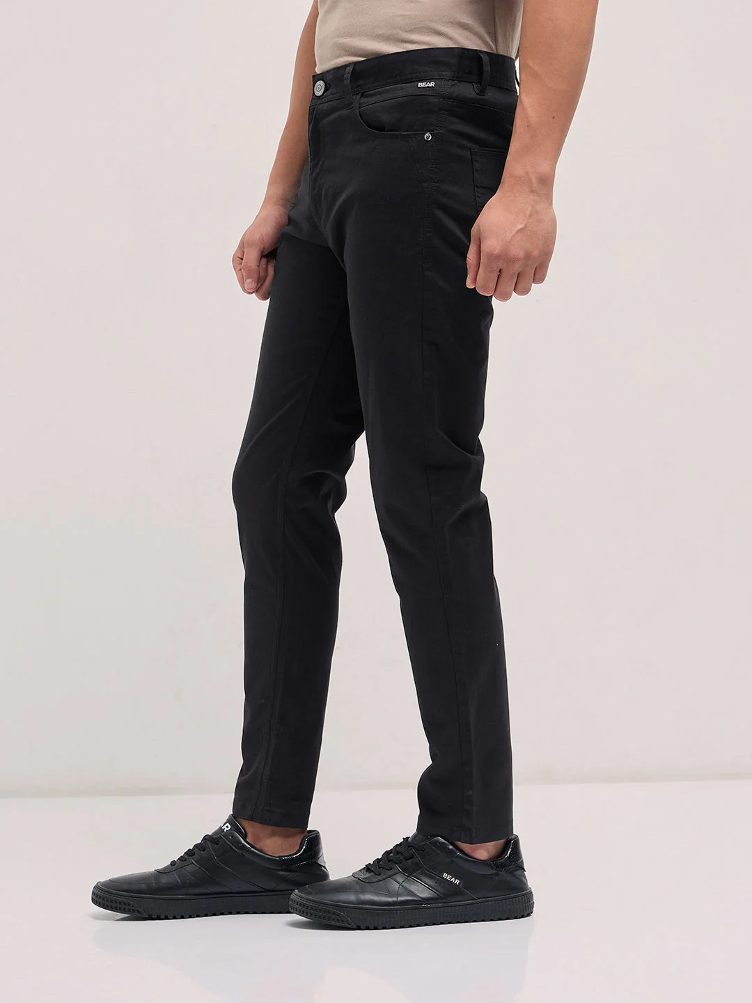Men Black Solid Slim Fit Casual Chino Trouser - Image 3