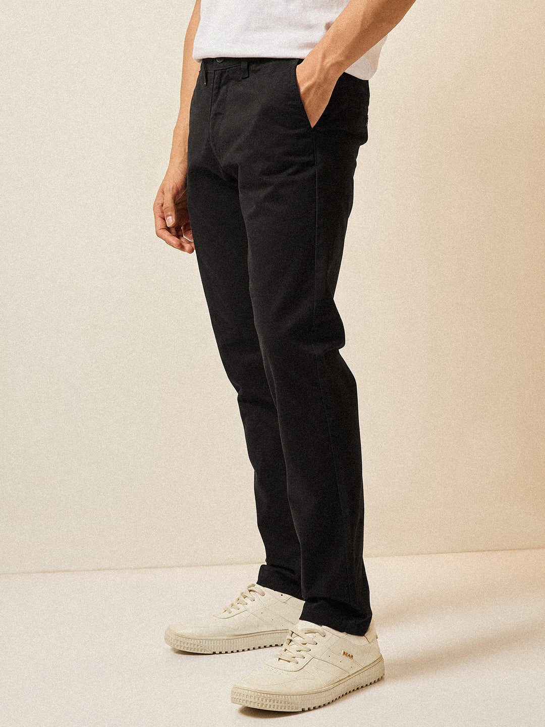 Men Black Solid Slim Fit Casual Chino Trouser - Image 3